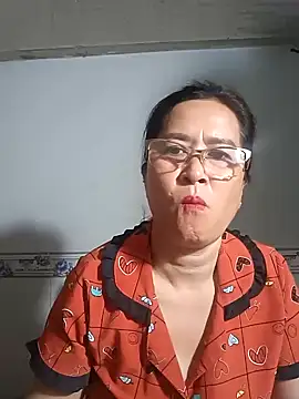 Snapshot of phnz chatting on 01-17-25, 10:56 phnz online show from 01-17-25, 10:56