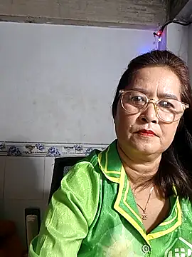 Snapshot of phnz chatting on 10-25-25, 08:33 phnz online show from 10-25-25, 08:33