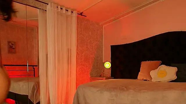 Julieta Cortes   online show from 04-17-26, 12:30