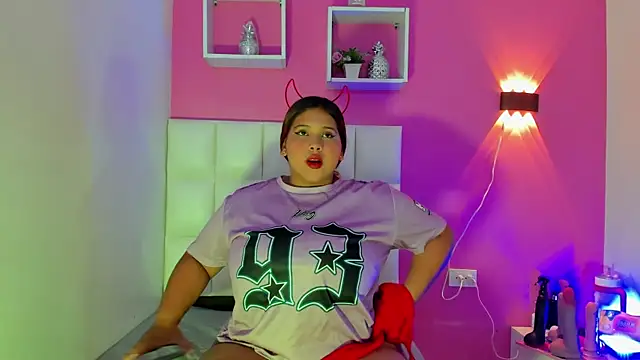 Alanna hot3 online show from 06-20-26, 07:38