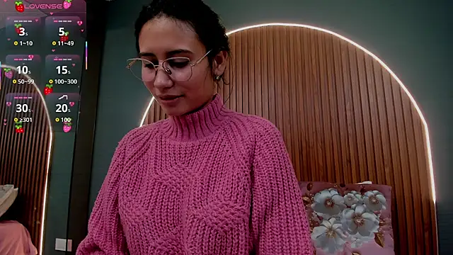 Snapshot of NayeCloud chatting on 11-19-25, 03:39 NayeCloud online show from 11-19-25, 03:39