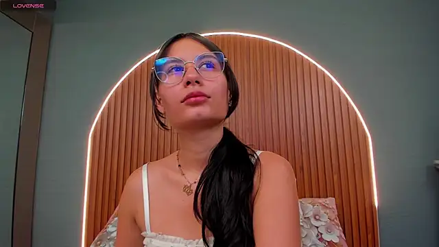 Snapshot of NayeCloud chatting on 11-22-25, 03:49 NayeCloud online show from 11-22-25, 03:49