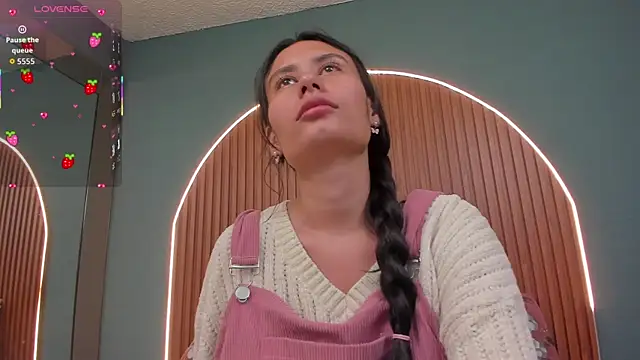 Snapshot of NayeCloud chatting on 11-30-25, 03:32 NayeCloud online show from 11-30-25, 03:32