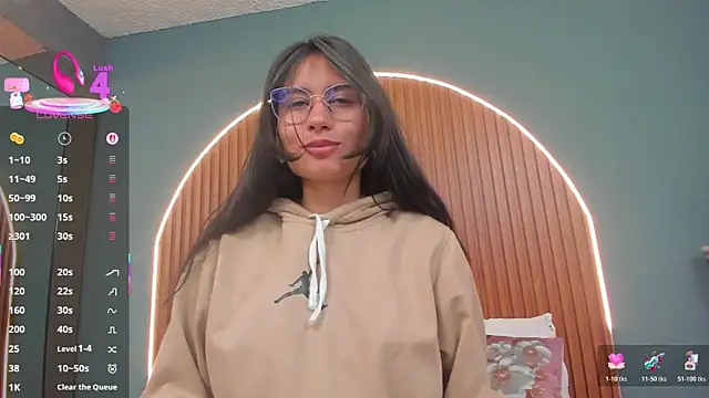 Snapshot of NayeCloud chatting on 12-22-25, 03:47 NayeCloud online show from 12-22-25, 03:47