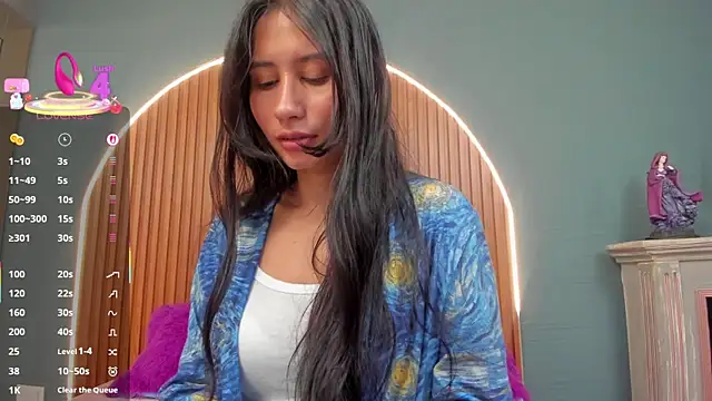 Snapshot of NayeCloud chatting on 01-09-26, 10:33 NayeCloud online show from 01-09-26, 10:33