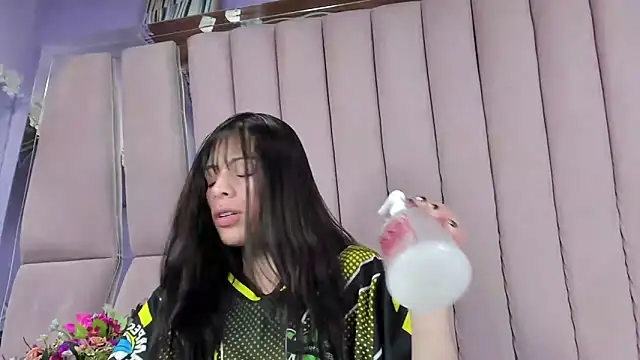 Sasha Petitte online show from 12-21-25, 03:57