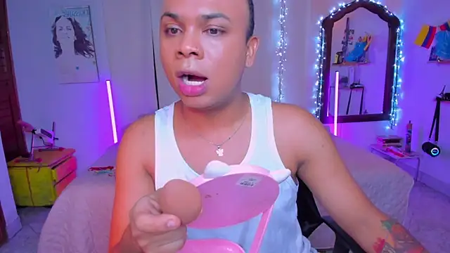 CuteRomi online show from 10-22-25, 04:13