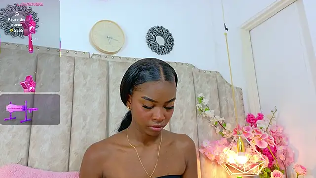 Snapshot of ShanelWest chatting on 10-09-25, 01:31 ShanelWest online show from 10-09-25, 01:31