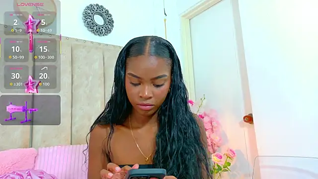 Snapshot of ShanelWest chatting on 12-01-25, 01:27 ShanelWest online show from 12-01-25, 01:27