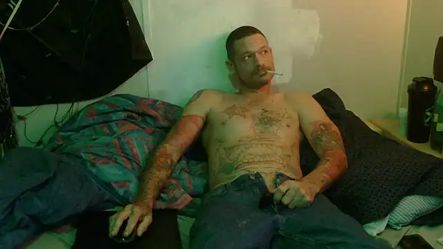 Snapshot of TheOneYouLove69 chatting on 12-20-25, 04:19 TheOneYouLove69 online show from 12-20-25, 04:19