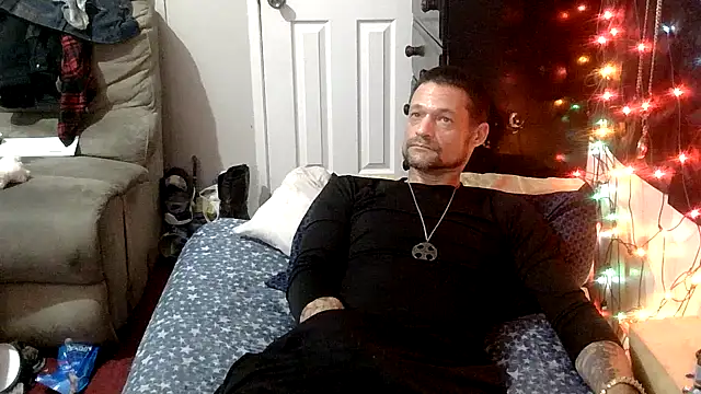 Snapshot of TheOneYouLove69 chatting on 01-15-26, 08:45 TheOneYouLove69 online show from 01-15-26, 08:45