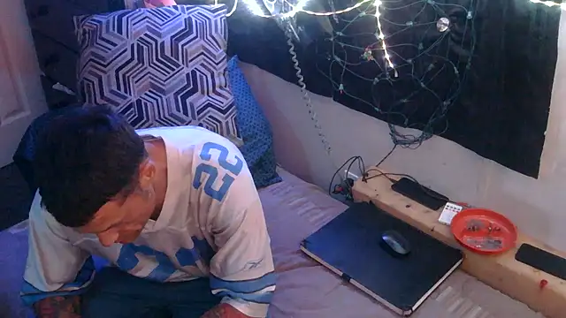 Snapshot of TheOneYouLove69 chatting on 02-12-26, 04:24 TheOneYouLove69 online show from 02-12-26, 04:24