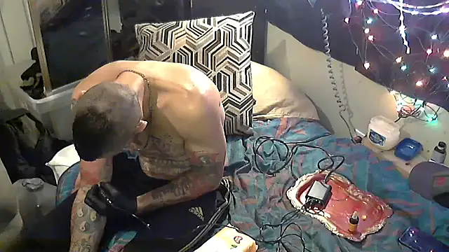 Snapshot of TheOneYouLove69 chatting on 02-18-26, 09:00 TheOneYouLove69 online show from 02-18-26, 09:00