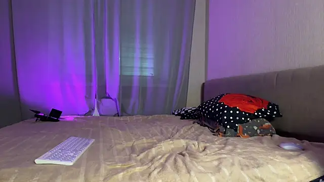 Snapshot of weshycouple chatting on 11-10-25, 07:24 weshycouple online show from 11-10-25, 07:24