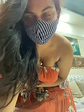 Snapshot of HaaniKaur chatting on 01-08-25, 04:44 HaaniKaur online show from 01-08-25, 04:44