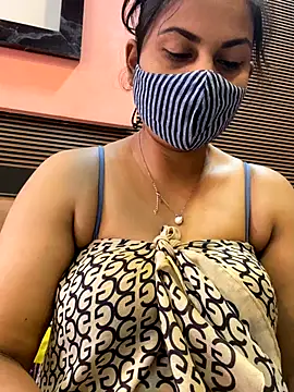 Snapshot of HaaniKaur chatting on 10-15-25, 07:19 HaaniKaur online show from 10-15-25, 07:19