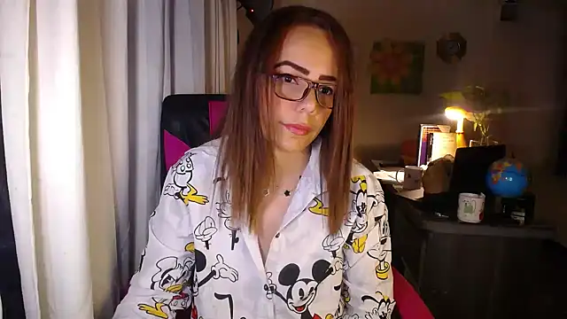 Snapshot of danielle_rose_1 chatting on 06-29-26, 05:02 danielle rose 1 online show from 06-29-26, 05:02