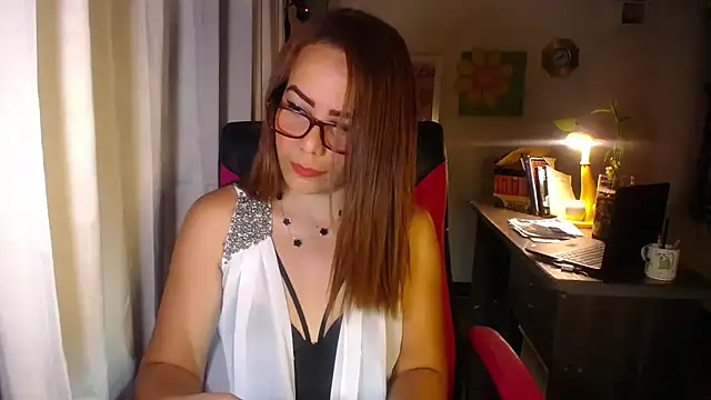 Snapshot of danielle_rose_1 chatting on 07-18-26, 04:55 danielle rose 1 online show from 07-18-26, 04:55