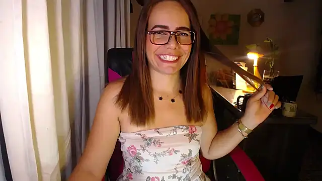 Snapshot of danielle_rose_1 chatting on 07-26-26, 07:10 danielle rose 1 online show from 07-26-26, 07:10