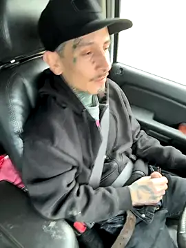 Snapshot of NutP619 chatting on 12-05-25, 04:14 NutP619 online show from 12-05-25, 04:14