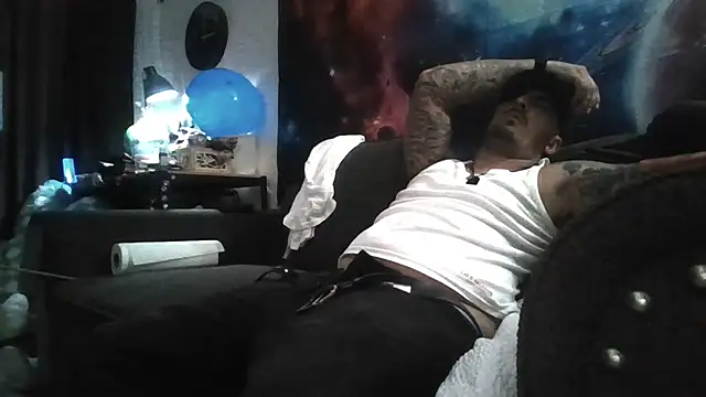 Snapshot of Antoniothedon chatting on 06-13-26, 10:02 Antoniothedon online show from 06-13-26, 10:02