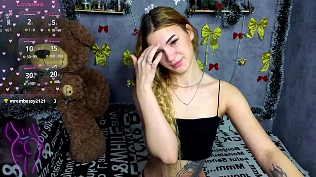 Hellen Moore online show from 12-17-25, 12:38