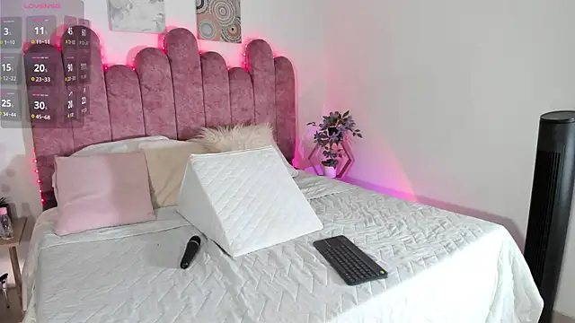 Snapshot of AmberMoss_ chatting on 08-01-26, 06:01 AmberMoss online show from 08-01-26, 06:01