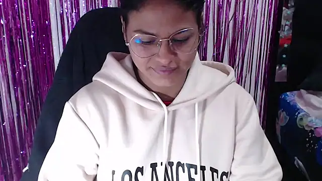 SweetAlmaa online show from 04-21-26, 09:48