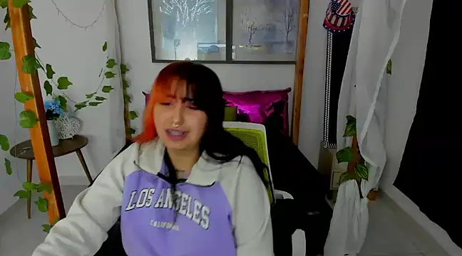 Snapshot of lussyevans24 chatting on 01-21-25, 04:21 lussyevans24 online show from 01-21-25, 04:21