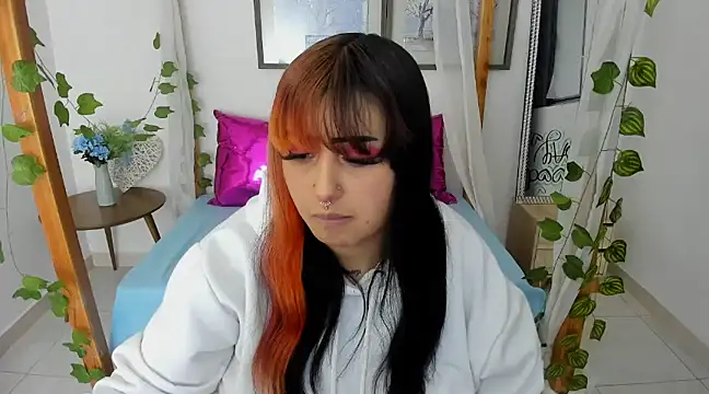 Snapshot of lussyevans24 chatting on 02-05-25, 04:16 lussyevans24 online show from 02-05-25, 04:16