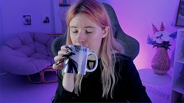 LexiWenford online show from 12-13-24, 03:16