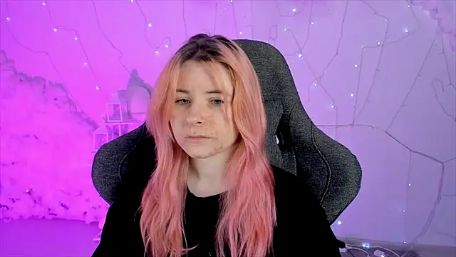 LexiWenford online show from 01-28-25, 02:43