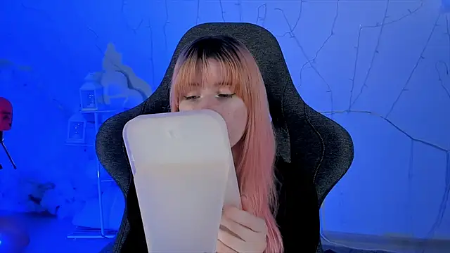 LexiWenford online show from 02-12-25, 05:58