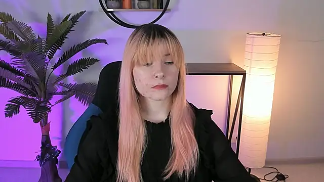 LexiWenford online show from 02-24-25, 05:54