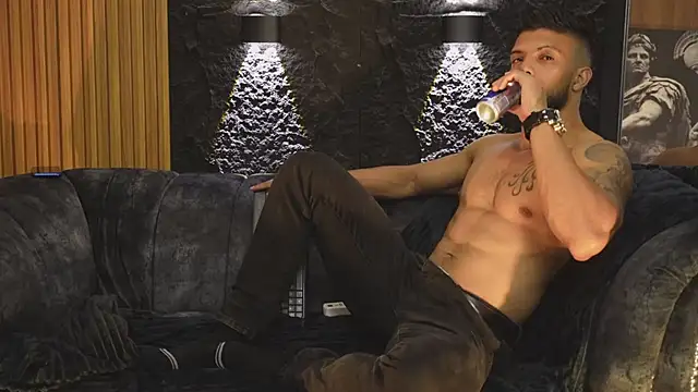 DannSaenz online show from 10-26-25, 04:02