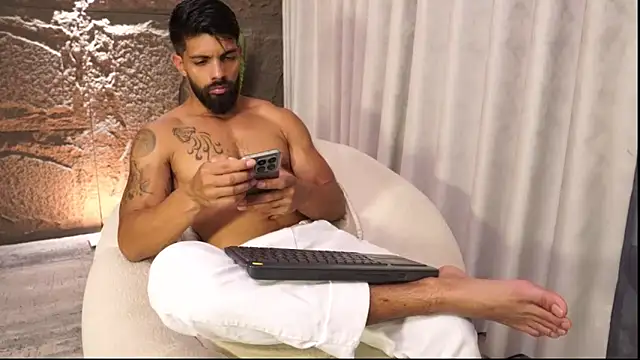 Snapshot of DannSaenz chatting on 04-27-26, 06:50 DannSaenz online show from 04-27-26, 06:50