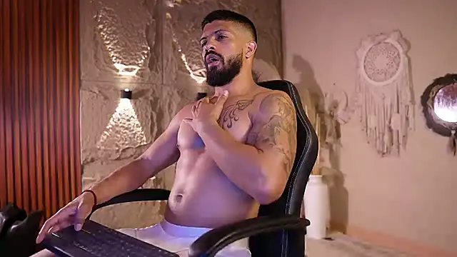 Snapshot of DannSaenz chatting on 07-19-26, 01:37 DannSaenz online show from 07-19-26, 01:37