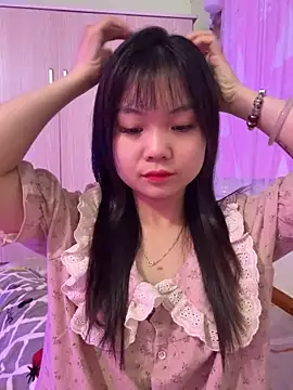 Maeve2k5 online show from 10-18-25, 12:24