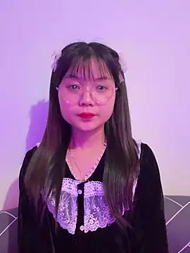 Maeve2k5 online show from 11-04-25, 01:10