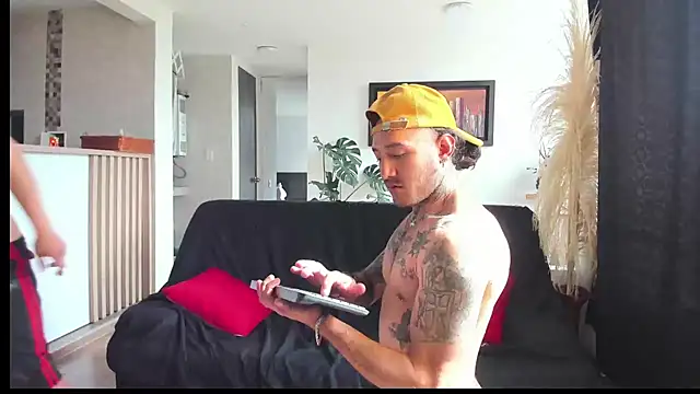 MARCELOANDLUCIAN online show from 02-24-25, 10:36