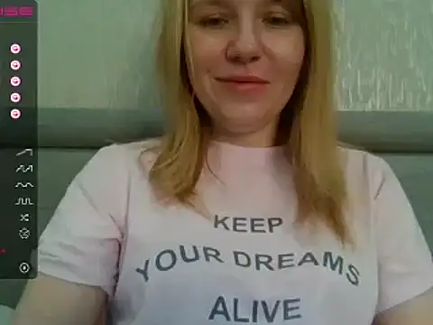 Snapshot of urbadkitty chatting on 12-02-24, 07:25 urbadkitty online show from 12-02-24, 07:25