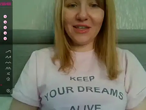 Snapshot of urbadkitty chatting on 12-09-24, 10:00 urbadkitty online show from 12-09-24, 10:00