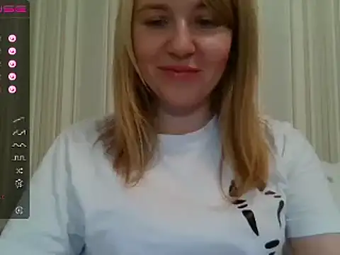 Snapshot of urbadkitty chatting on 12-16-24, 05:00 urbadkitty online show from 12-16-24, 05:00