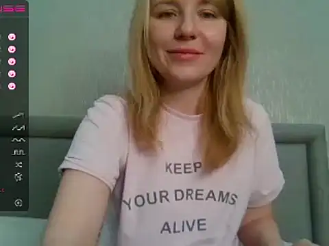 Snapshot of urbadkitty chatting on 12-18-24, 06:21 urbadkitty online show from 12-18-24, 06:21