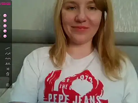 Snapshot of urbadkitty chatting on 12-20-24, 07:55 urbadkitty online show from 12-20-24, 07:55