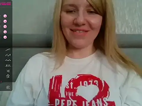 Snapshot of urbadkitty chatting on 12-20-24, 11:00 urbadkitty online show from 12-20-24, 11:00