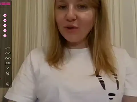 Snapshot of urbadkitty chatting on 12-24-24, 12:55 urbadkitty online show from 12-24-24, 12:55