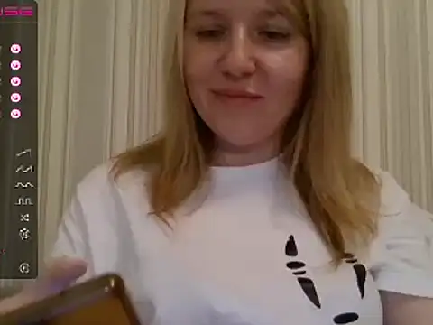 Snapshot of urbadkitty chatting on 12-24-24, 04:08 urbadkitty online show from 12-24-24, 04:08