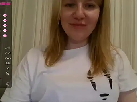 Snapshot of urbadkitty chatting on 12-24-24, 07:44 urbadkitty online show from 12-24-24, 07:44