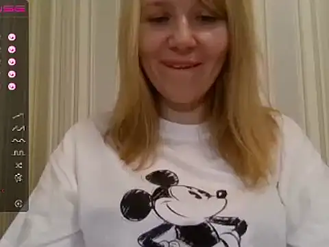 Snapshot of urbadkitty chatting on 01-04-25, 12:59 urbadkitty online show from 01-04-25, 12:59